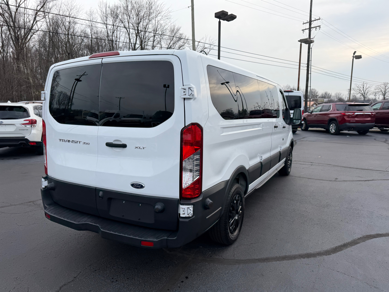 Ford Transit Wagon T-350 148" Low Roof XLT Swing-Out RH Dr 2017