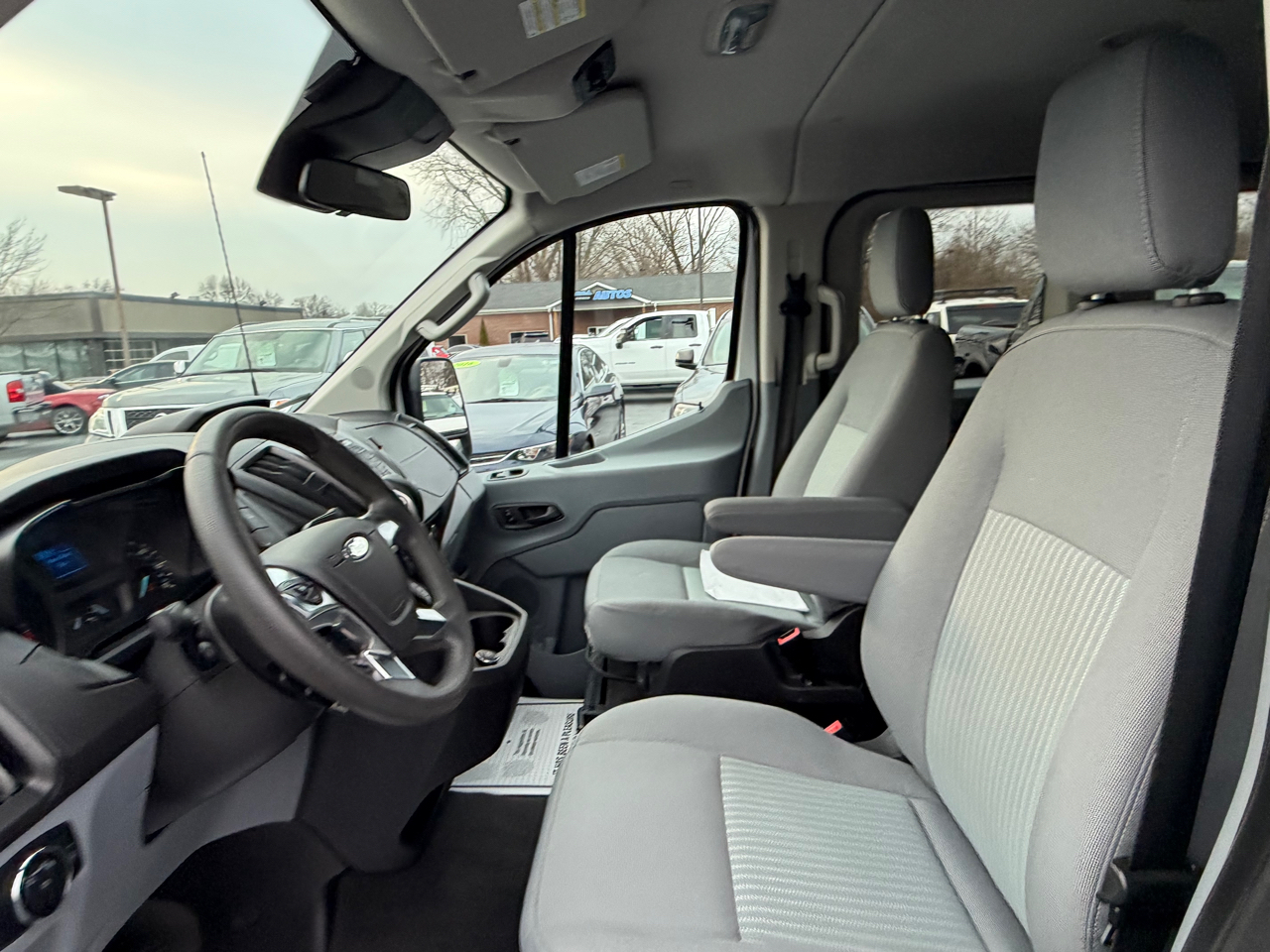 Ford Transit Wagon T-350 148" Low Roof XLT Swing-Out RH Dr 2017