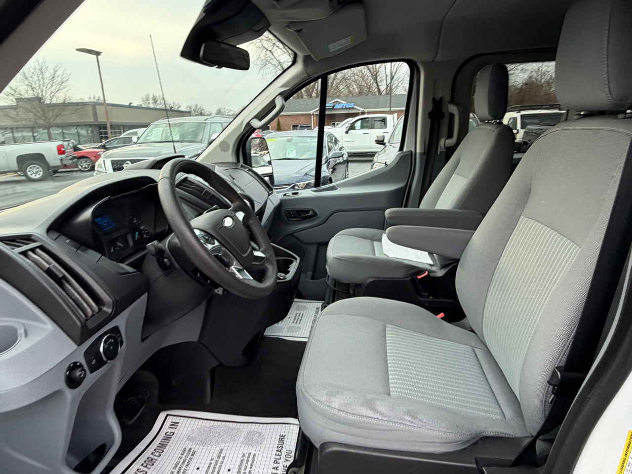 Ford Transit Wagon T-350 148" Low Roof XLT Swing-Out RH Dr 2017