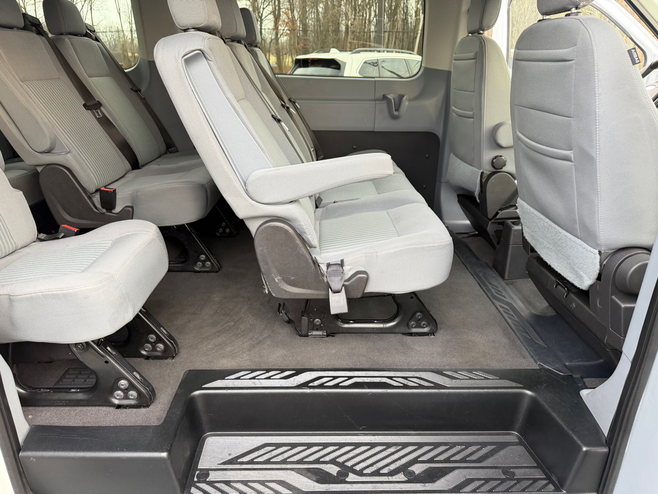 Ford Transit Wagon T-350 148" Low Roof XLT Swing-Out RH Dr 2017