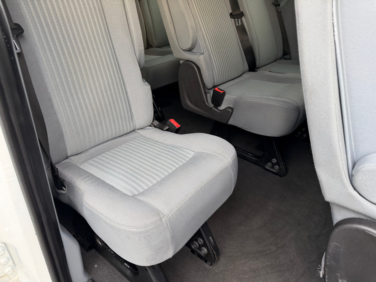 Ford Transit Wagon T-350 148" Low Roof XLT Swing-Out RH Dr 2017