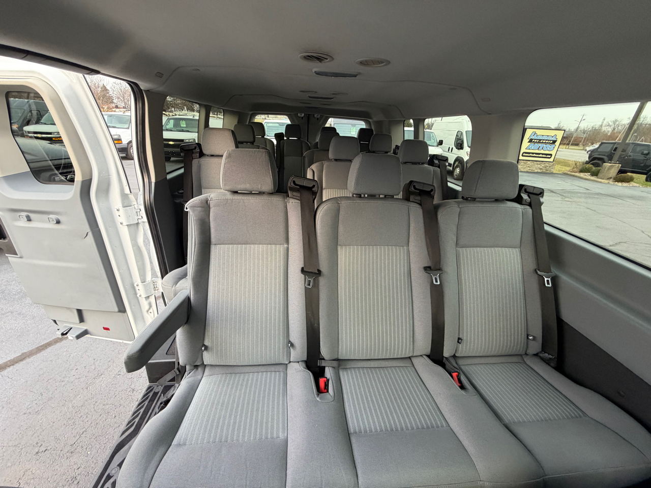 Ford Transit Wagon T-350 148" Low Roof XLT Swing-Out RH Dr 2017