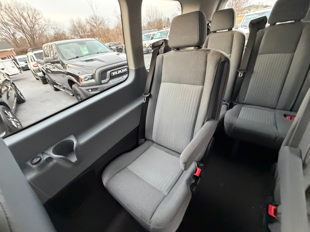 Ford Transit Wagon T-350 148" Low Roof XLT Swing-Out RH Dr 2017