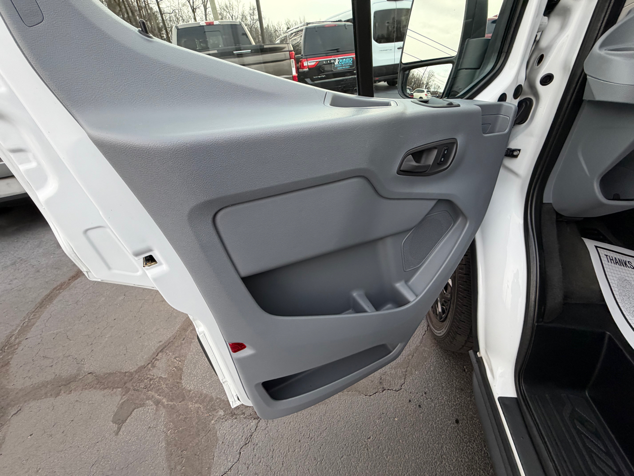 Ford Transit Wagon T-350 148" Low Roof XLT Swing-Out RH Dr 2017