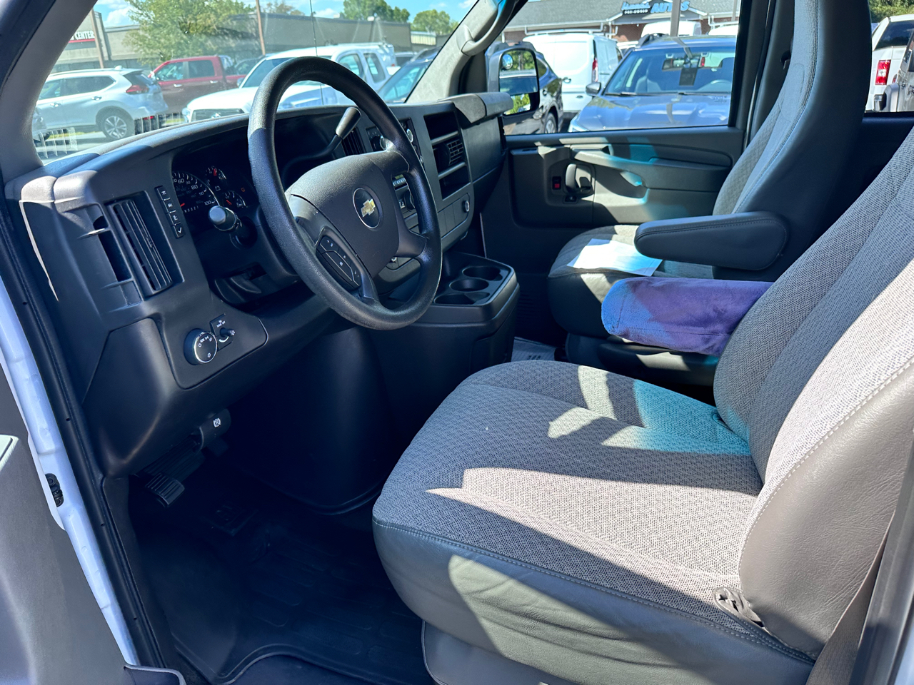 2014 Chevrolet Express Passenger LT photo 6