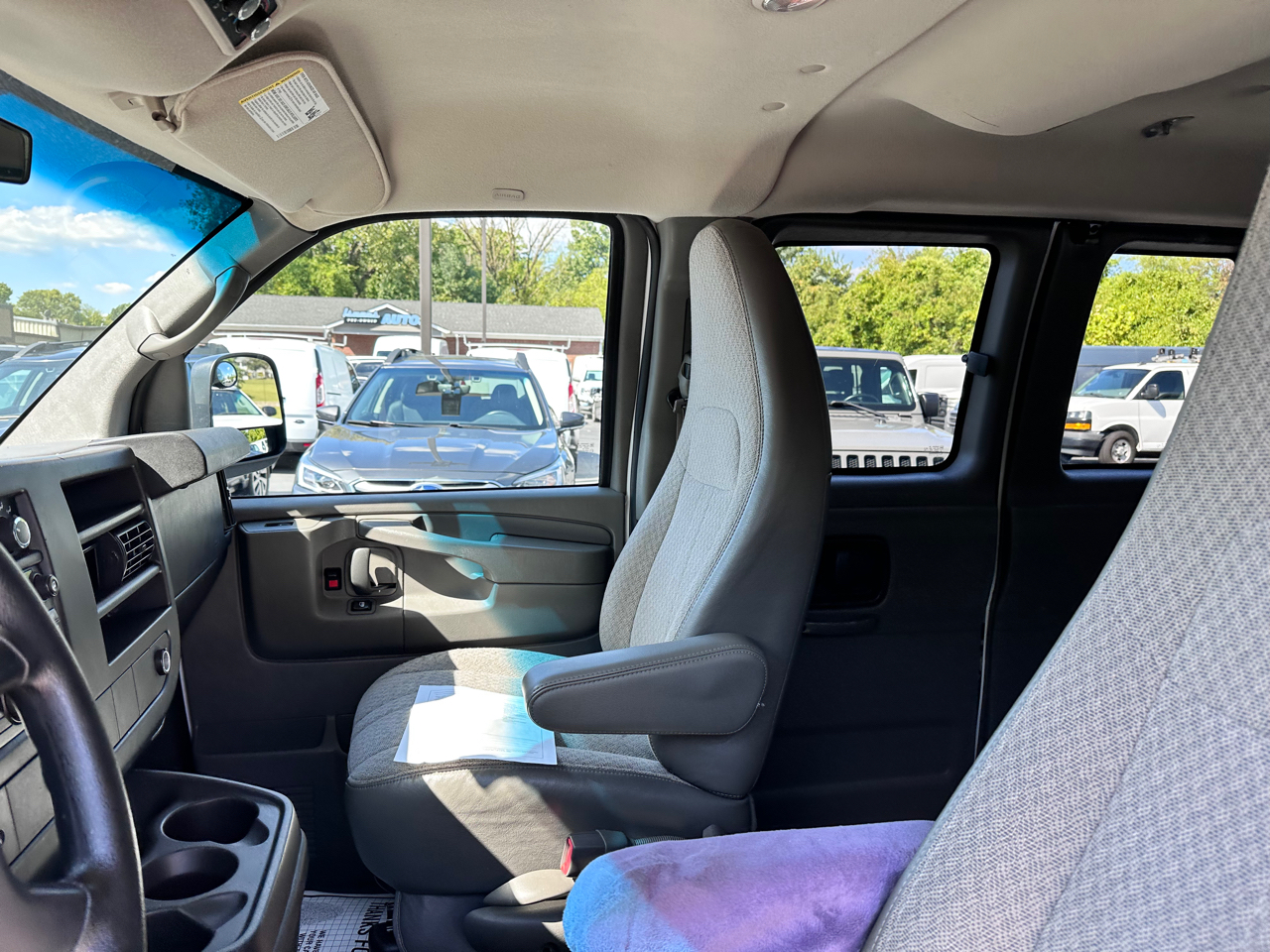 2014 Chevrolet Express Passenger LT photo 7