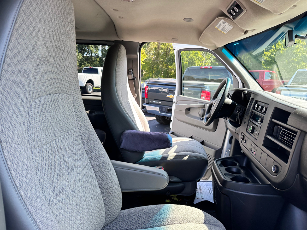 2014 Chevrolet Express Passenger LT photo 10