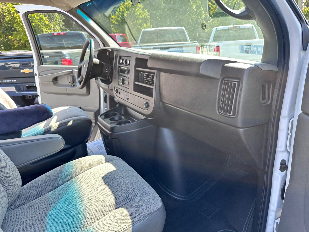 2014 Chevrolet Express Passenger LT photo 11
