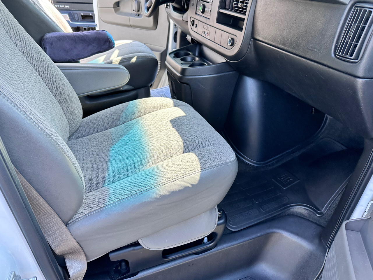 2014 Chevrolet Express Passenger LT photo 12
