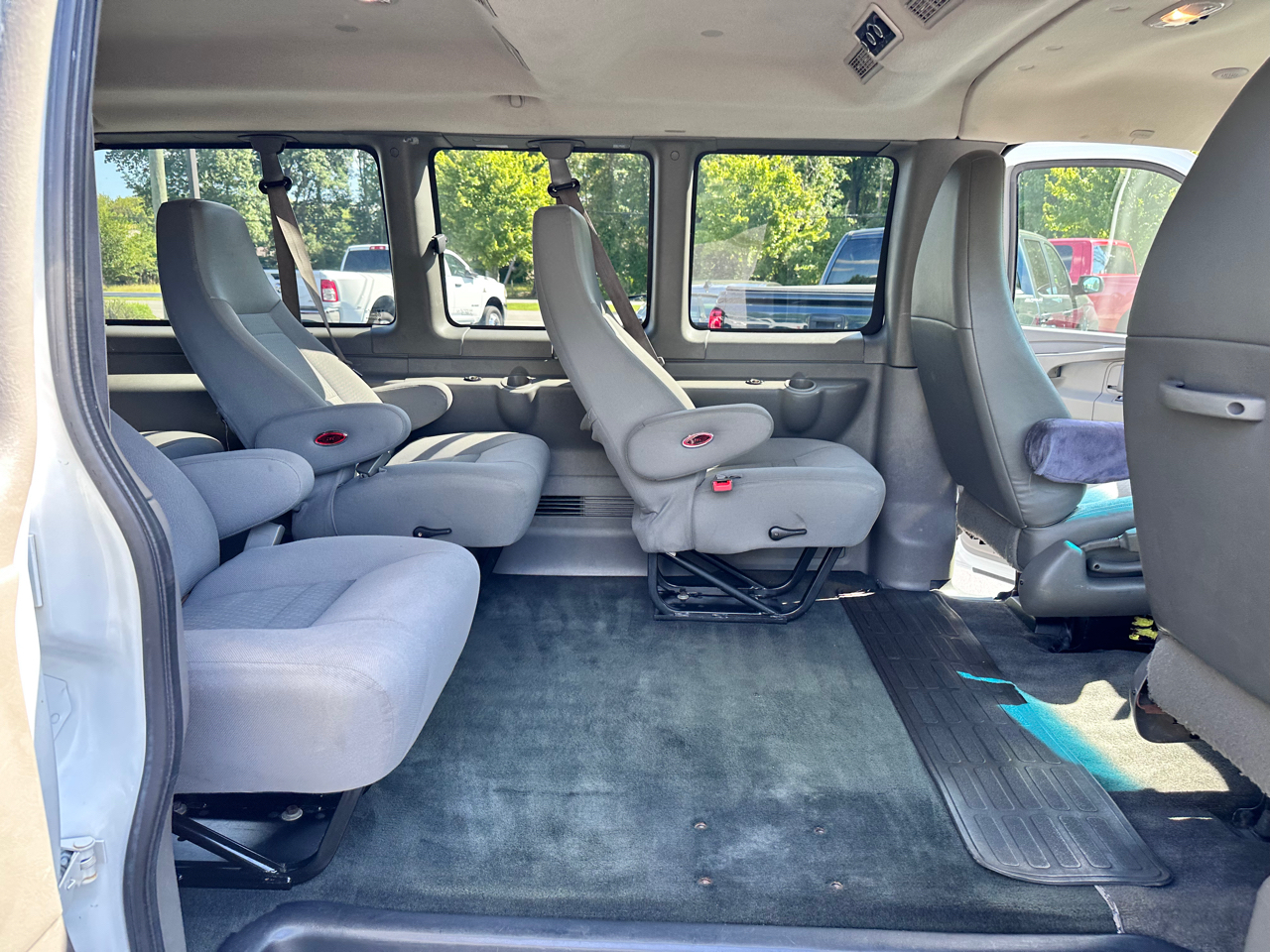 2014 Chevrolet Express Passenger LT photo 13