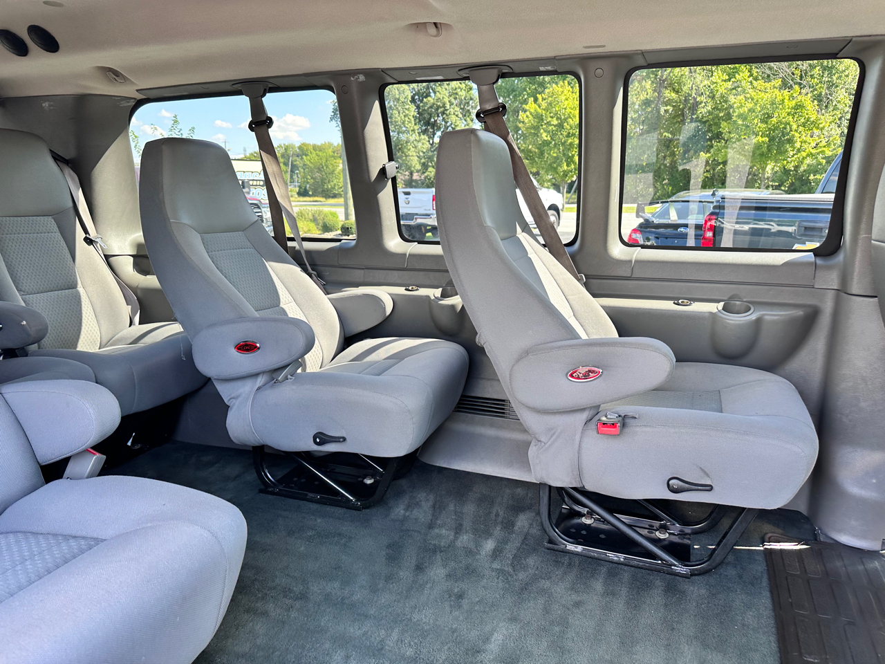 2014 Chevrolet Express Passenger LT photo 16