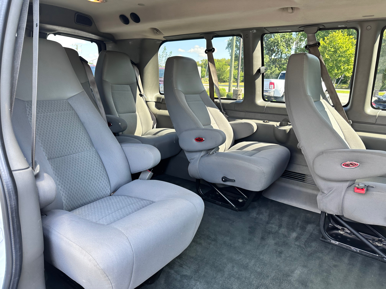 2014 Chevrolet Express Passenger LT photo 17