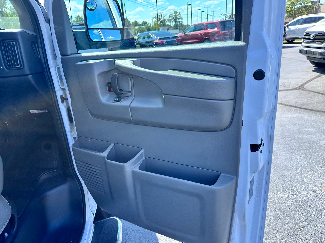 2014 Chevrolet Express Passenger LT photo 18