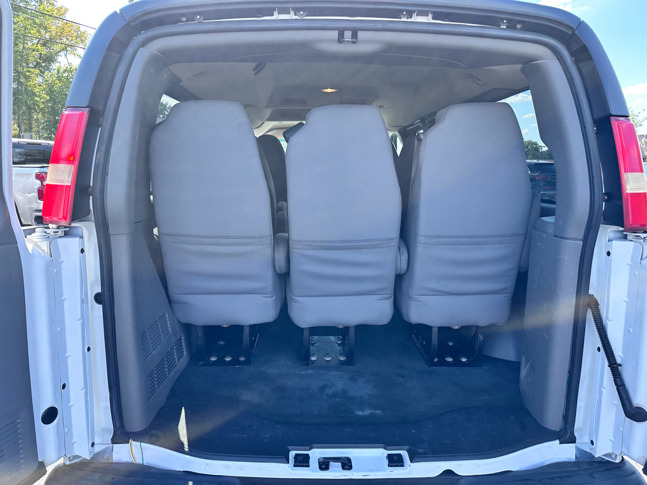 2014 Chevrolet Express Passenger LT photo 22