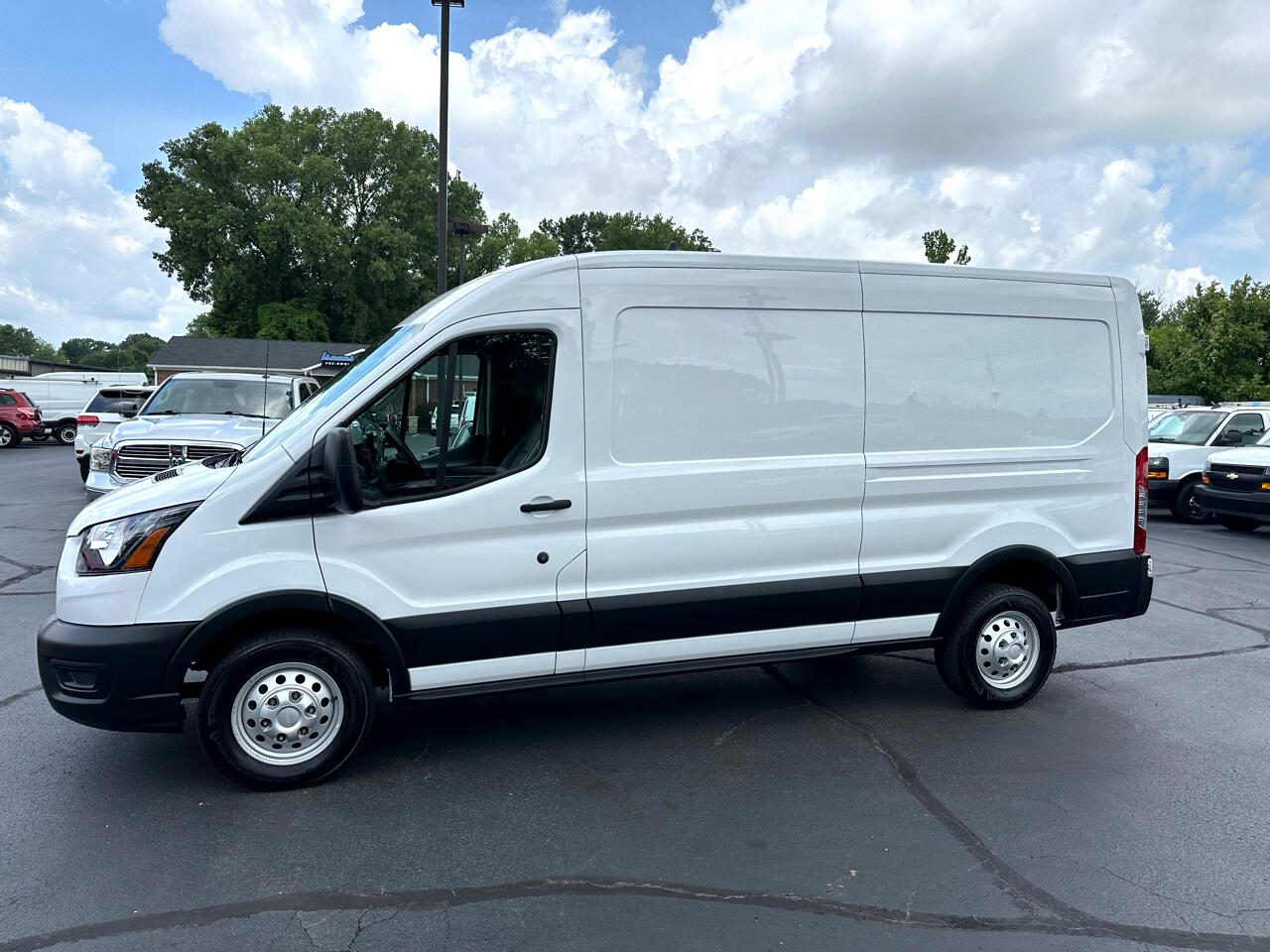 Ford Transit Cargo Van T-250 130" Med Rf 9070 GVWR AWD 2022 Ford Transit Cargo Van T-250 130" Med Rf 9070 GVWR AWD 2022