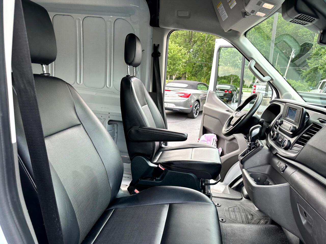 Ford Transit Cargo Van T-250 130" Med Rf 9070 GVWR AWD 2022 Ford Transit Cargo Van T-250 130" Med Rf 9070 GVWR AWD 2022