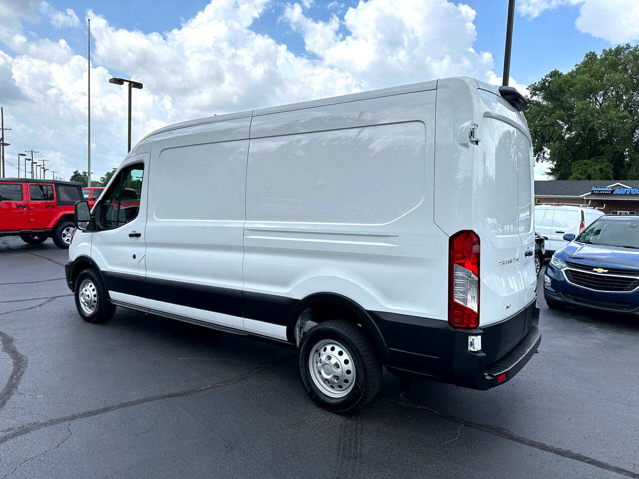 Ford Transit Cargo Van T-250 130" Med Rf 9070 GVWR AWD 2023 Ford Transit Cargo Van T-250 130" Med Rf 9070 GVWR AWD 2023