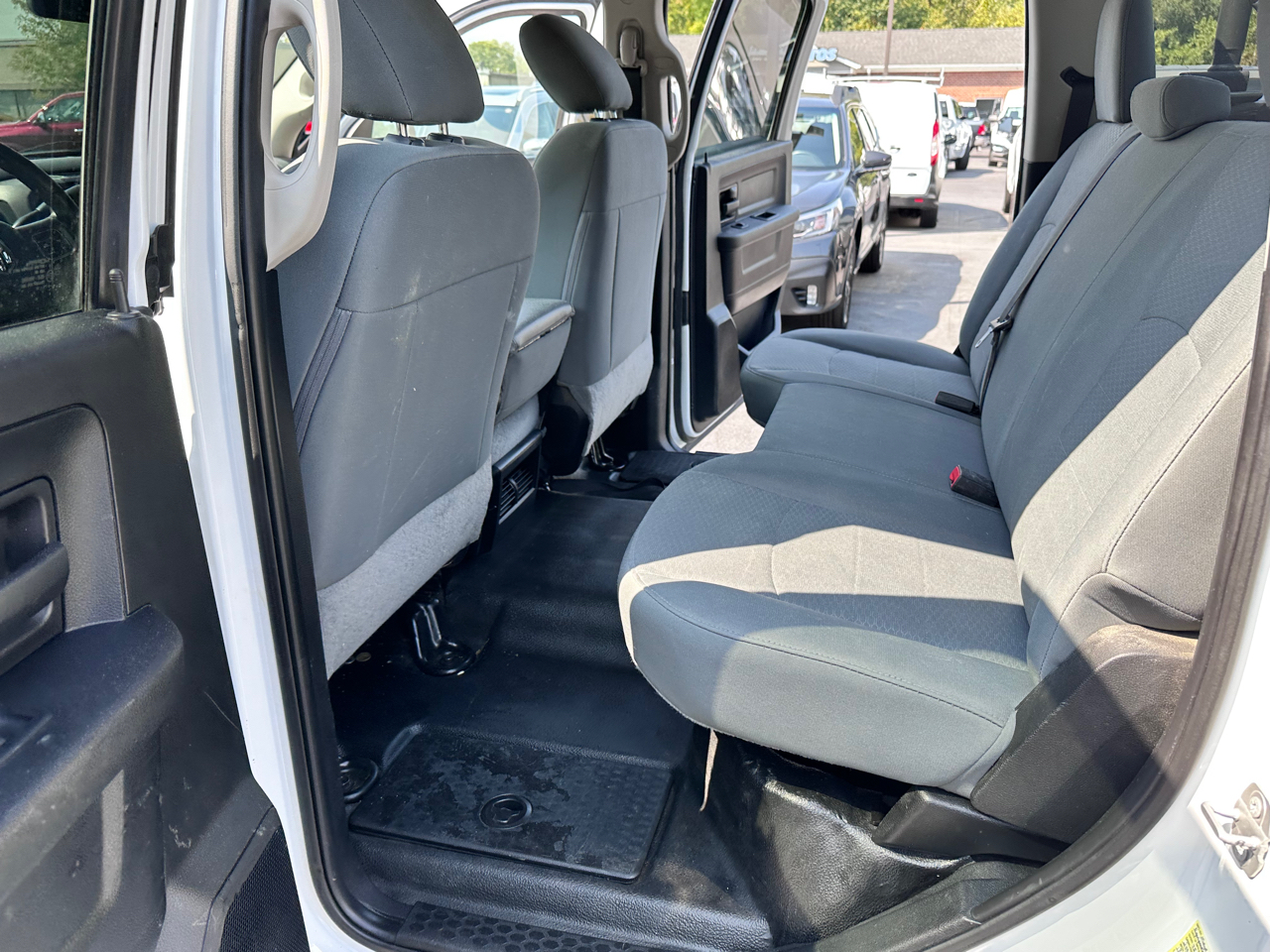 RAM 2500 Tradesman 4x2 Crew Cab 8' Box 2018 RAM 2500 Tradesman 4x2 Crew Cab 8' Box 2018
