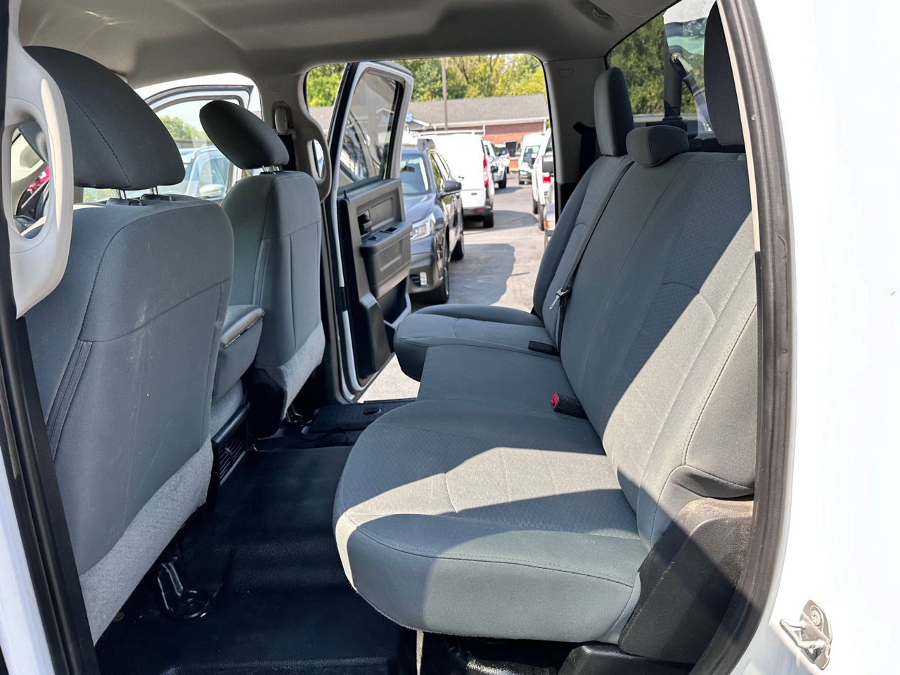 RAM 2500 Tradesman 4x2 Crew Cab 8' Box 2018 RAM 2500 Tradesman 4x2 Crew Cab 8' Box 2018