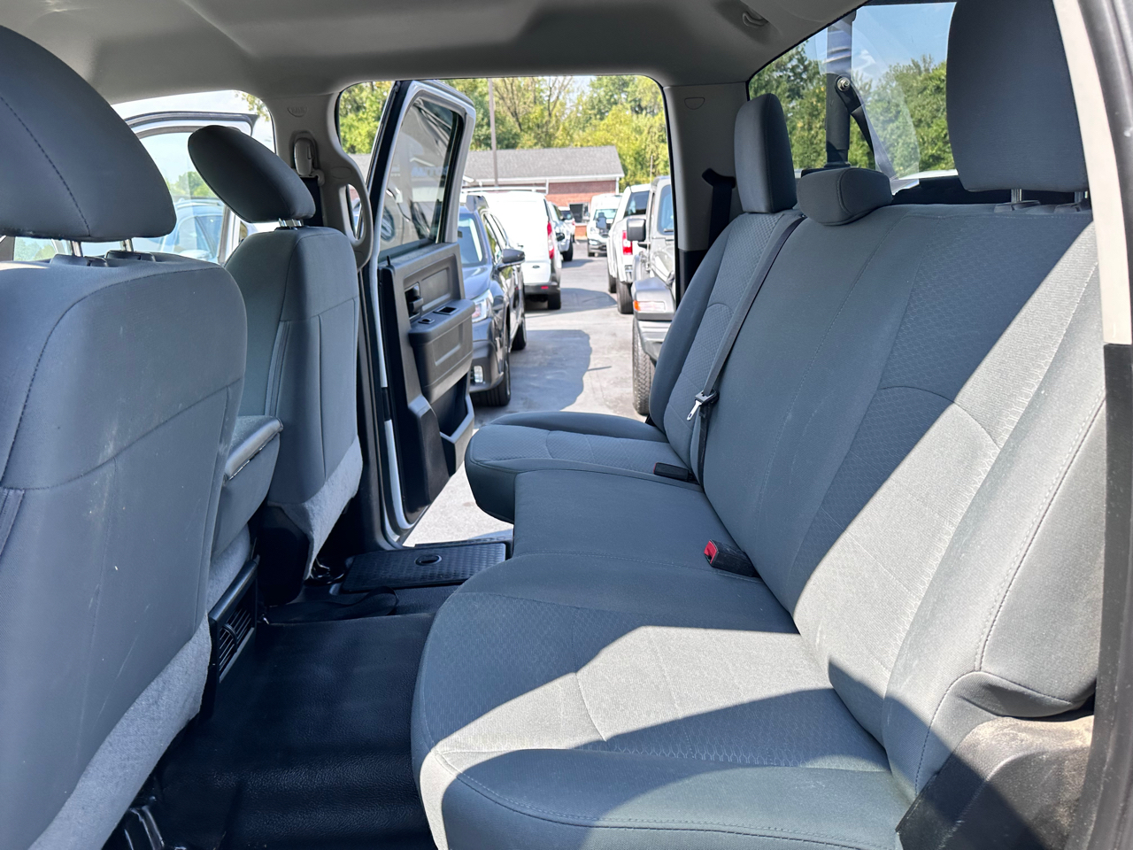 RAM 2500 Tradesman 4x2 Crew Cab 8' Box 2018 RAM 2500 Tradesman 4x2 Crew Cab 8' Box 2018