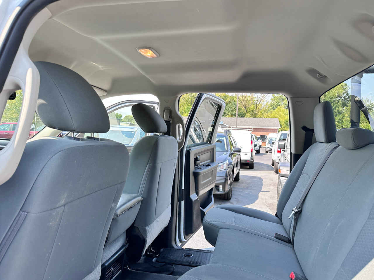 RAM 2500 Tradesman 4x2 Crew Cab 8' Box 2018 RAM 2500 Tradesman 4x2 Crew Cab 8' Box 2018