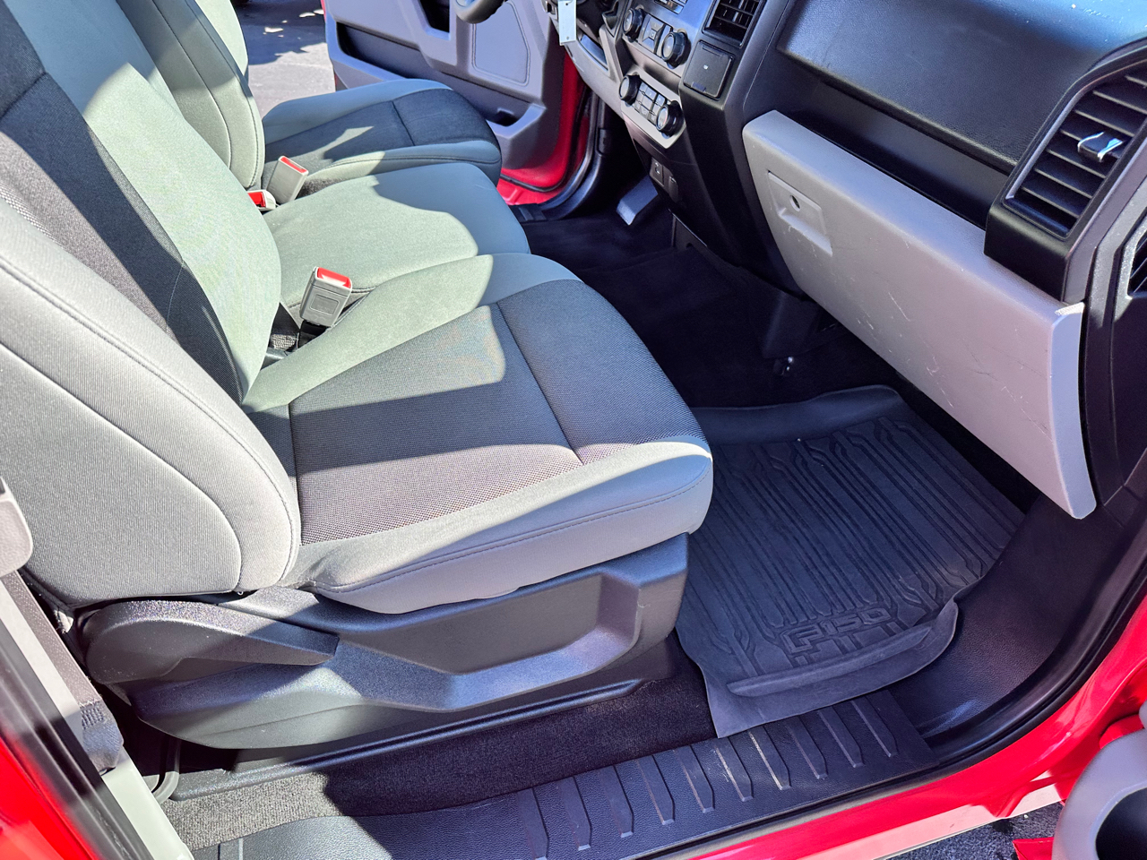 Ford F-150 XL 2WD SuperCab 6.5' Box 2019 Ford F-150 XL 2WD SuperCab 6.5' Box 2019