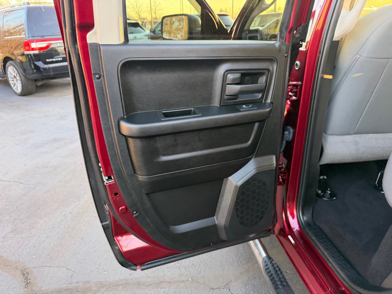 RAM 1500 Classic Express 4x4 Quad Cab 6'4" Box 2019