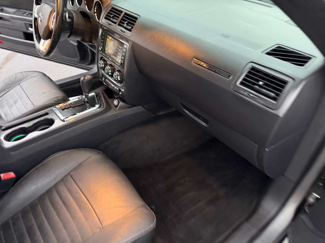 Dodge Challenger 2dr Cpe SXT Plus 2012