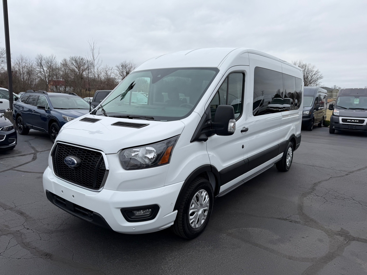 Ford Transit Passenger Wagon T-350 148" Med Roof XLT RWD 2023