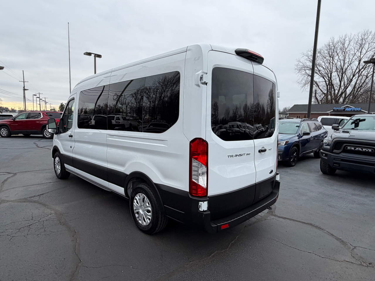 Ford Transit Passenger Wagon T-350 148" Med Roof XLT RWD 2023