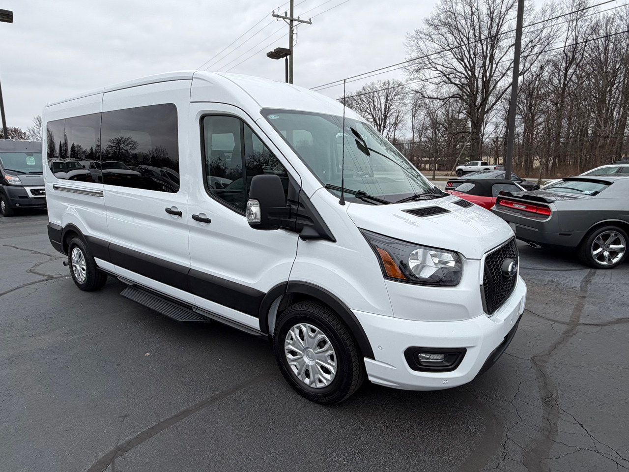 Ford Transit Passenger Wagon T-350 148" Med Roof XLT RWD 2023