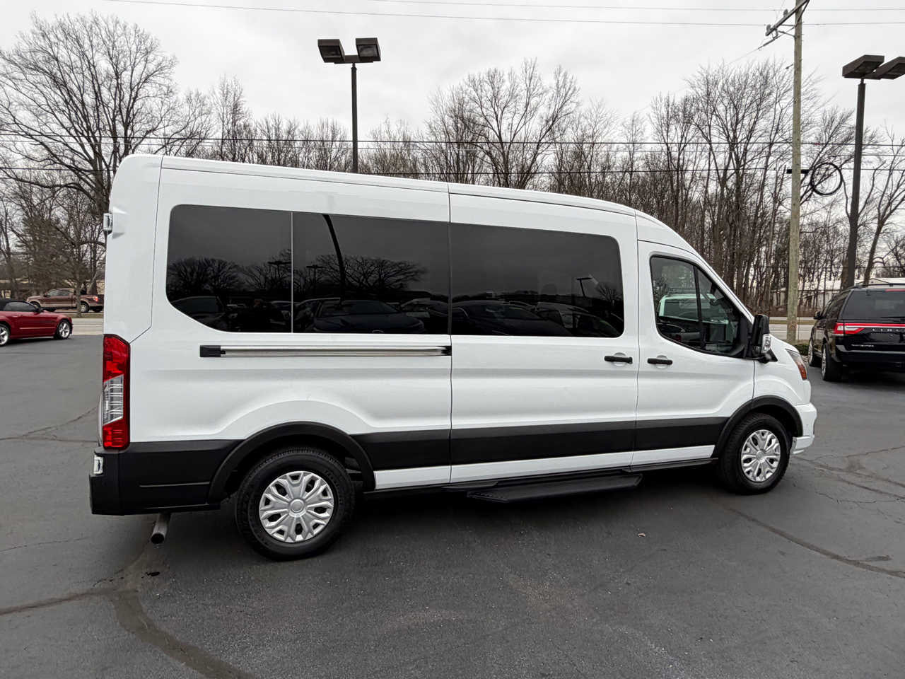 Ford Transit Passenger Wagon T-350 148" Med Roof XLT RWD 2023