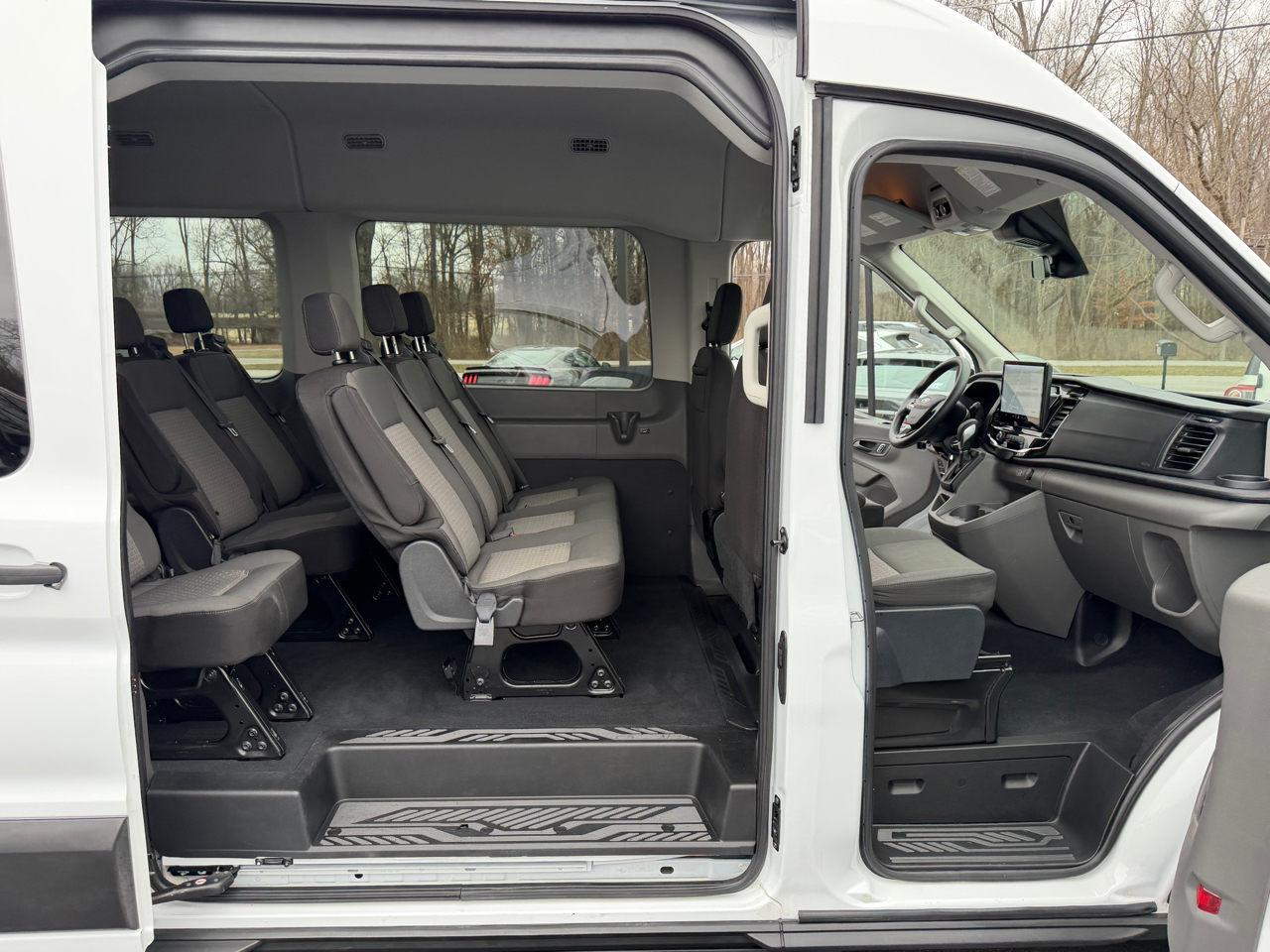 Ford Transit Passenger Wagon T-350 148" Med Roof XLT RWD 2023