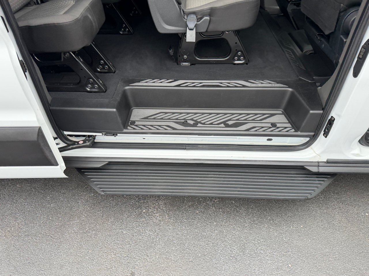 Ford Transit Passenger Wagon T-350 148" Med Roof XLT RWD 2023