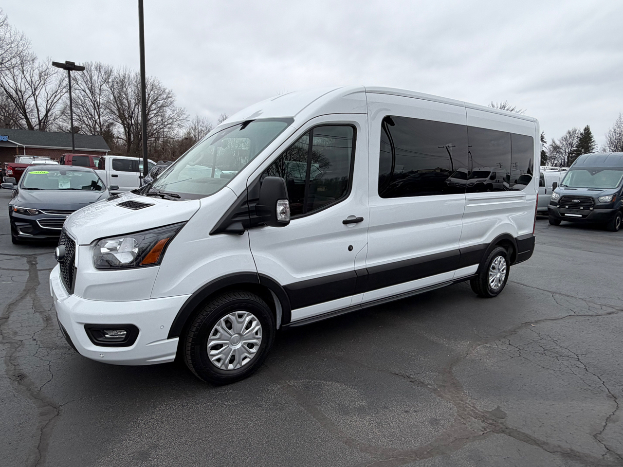 Ford Transit Passenger Wagon T-350 148" Med Roof XLT RWD 2023