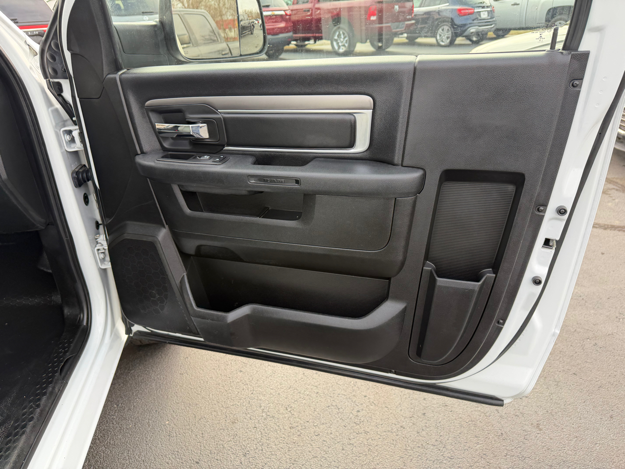 RAM 1500 Classic Tradesman 4x2 Reg Cab 8' Box 2022