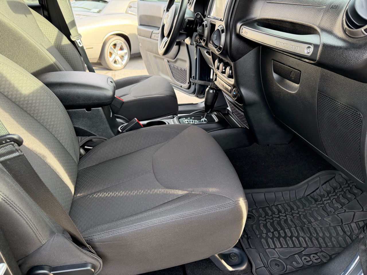 Jeep Wrangler Unlimited 4WD 4dr Sport 2016