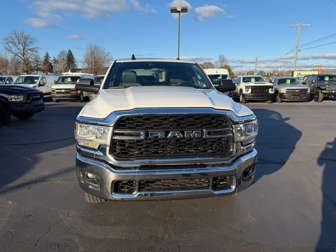 RAM 2500 Tradesman 4x2 Crew Cab 8' Box 2022