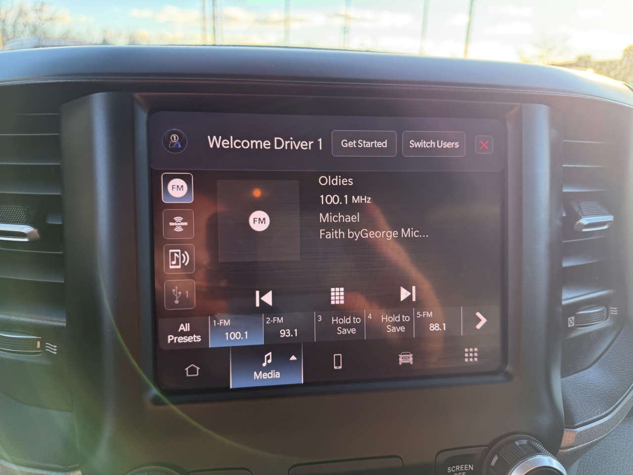 RAM 2500 Tradesman 4x2 Crew Cab 8' Box 2022