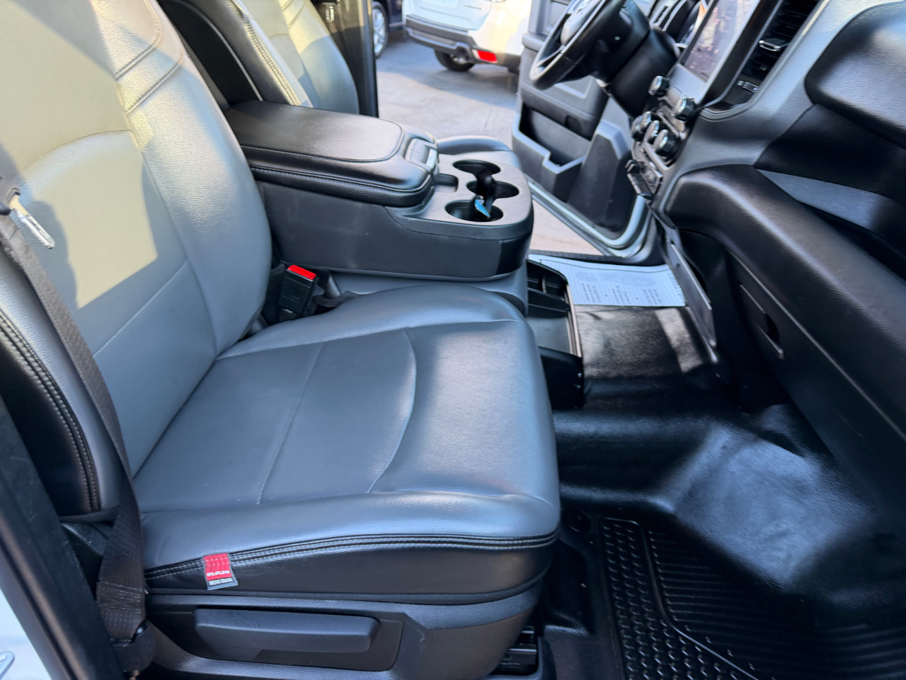 RAM 2500 Tradesman 4x2 Crew Cab 8' Box 2022