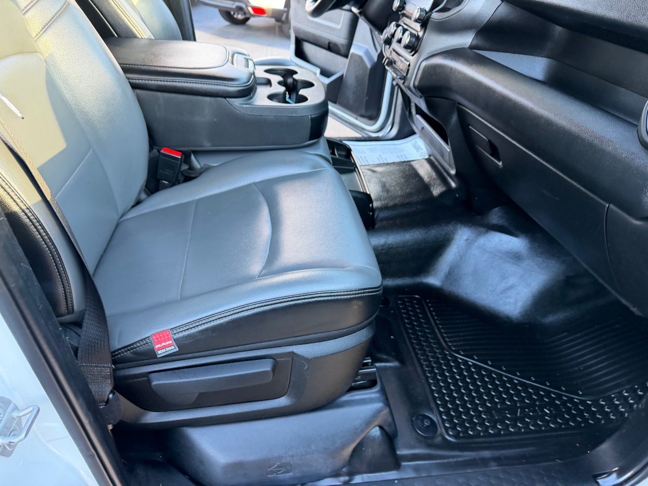 RAM 2500 Tradesman 4x2 Crew Cab 8' Box 2022