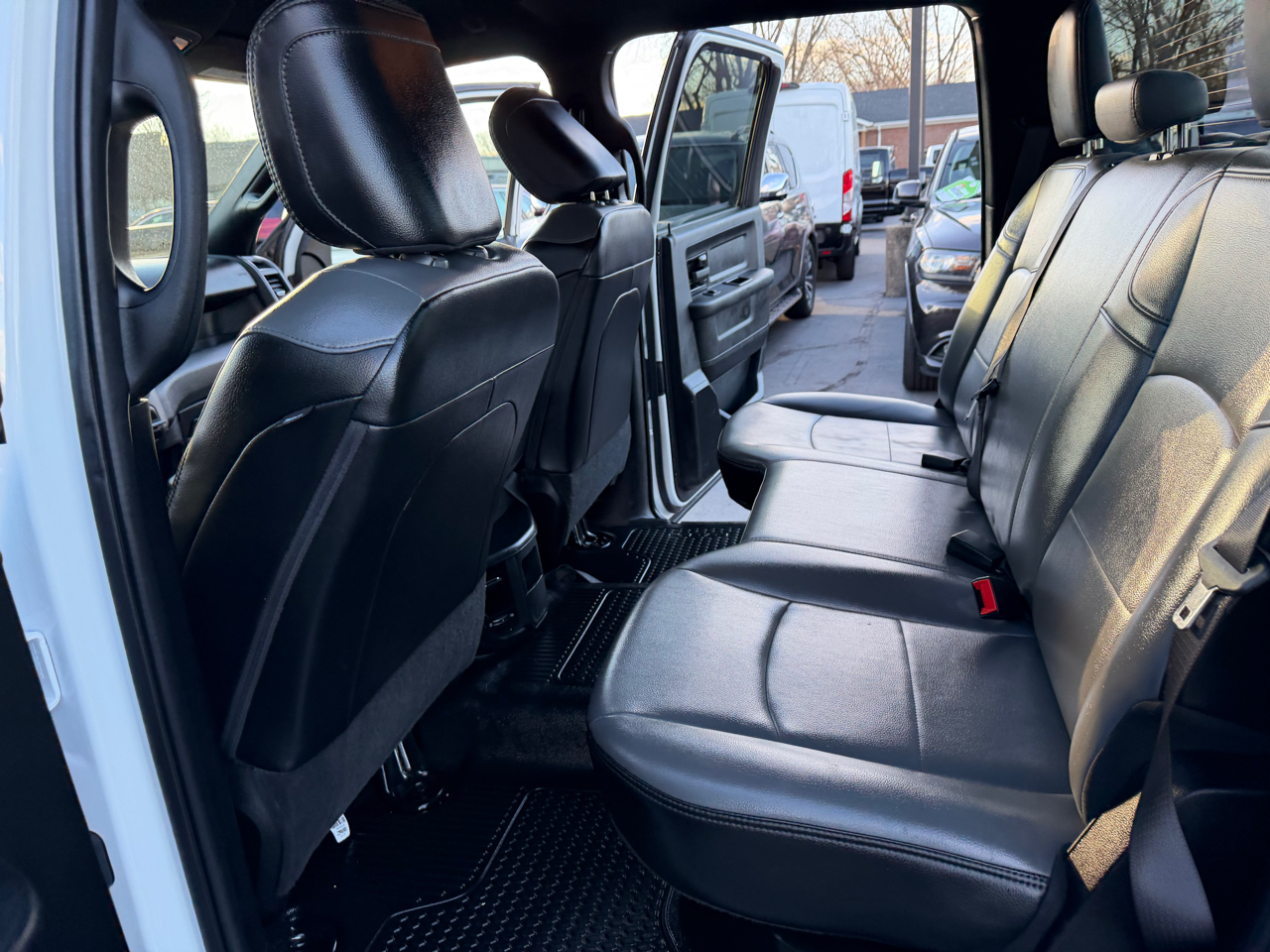 RAM 2500 Tradesman 4x2 Crew Cab 8' Box 2022