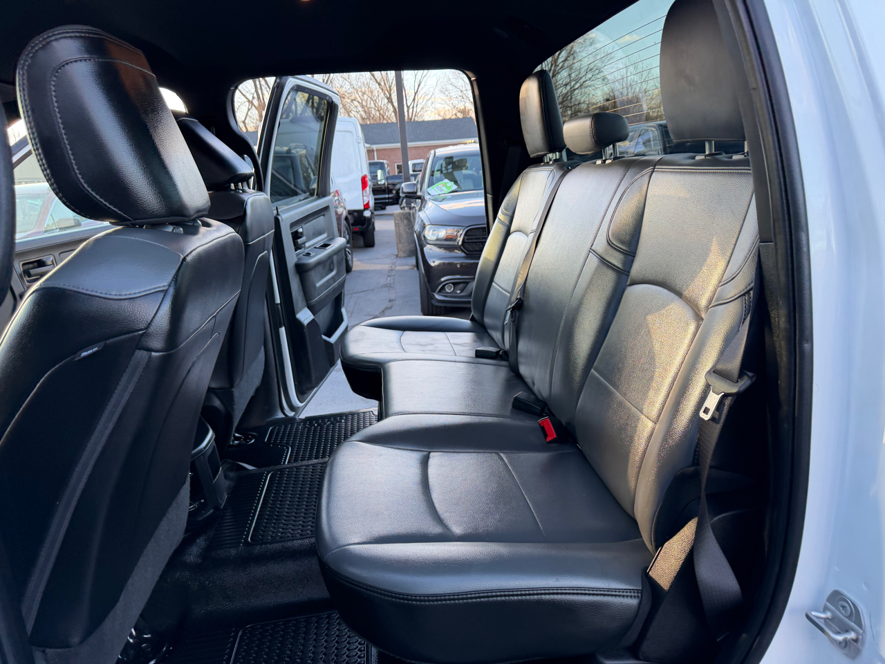 RAM 2500 Tradesman 4x2 Crew Cab 8' Box 2022