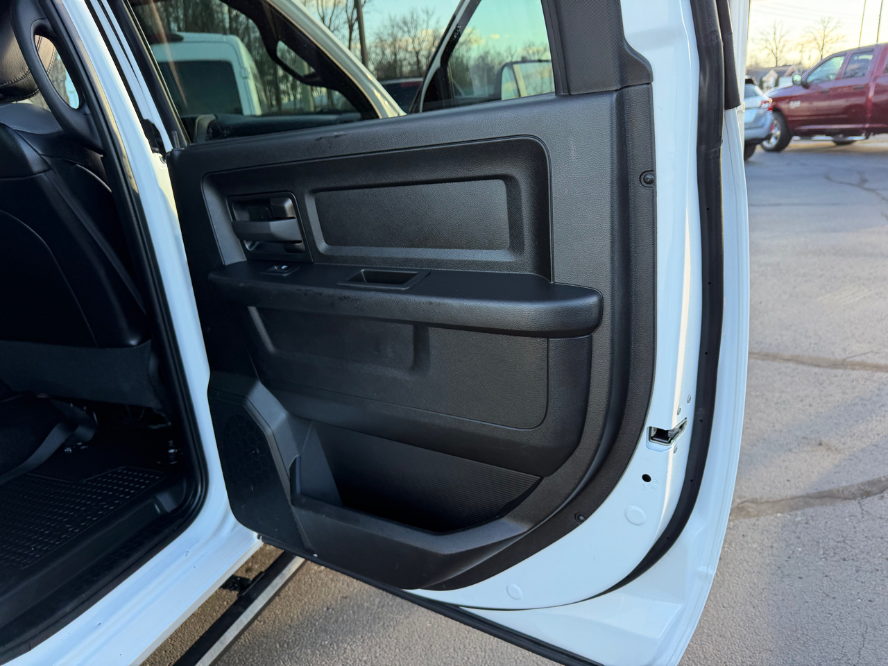 RAM 2500 Tradesman 4x2 Crew Cab 8' Box 2022