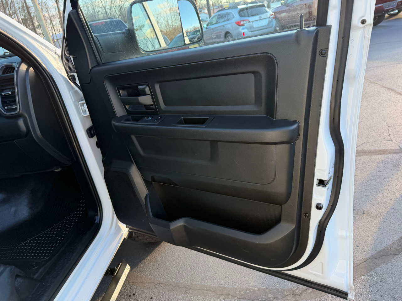 RAM 2500 Tradesman 4x2 Crew Cab 8' Box 2022