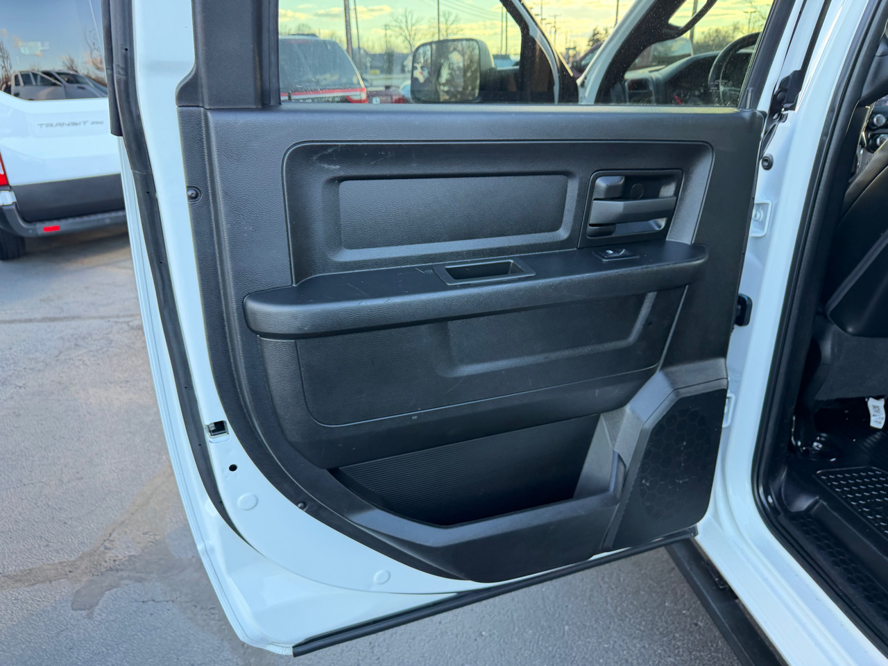 RAM 2500 Tradesman 4x2 Crew Cab 8' Box 2022