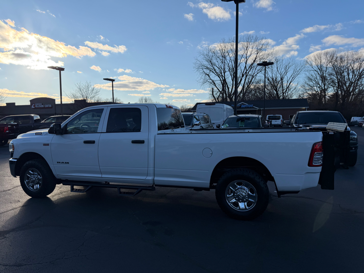 RAM 2500 Tradesman 4x2 Crew Cab 8' Box 2022