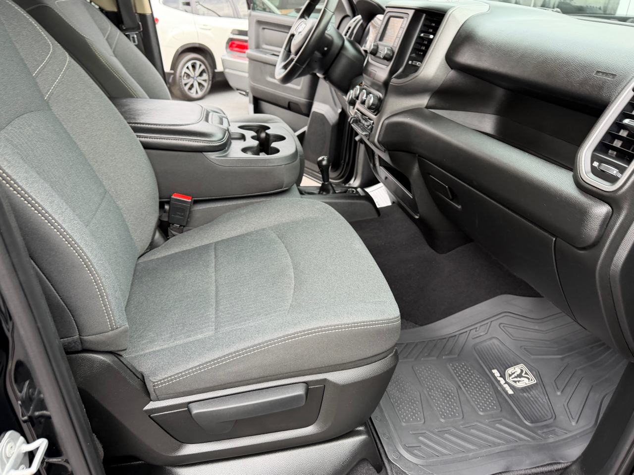 RAM 2500 Tradesman 4x4 Crew Cab 6'4" Box 2020