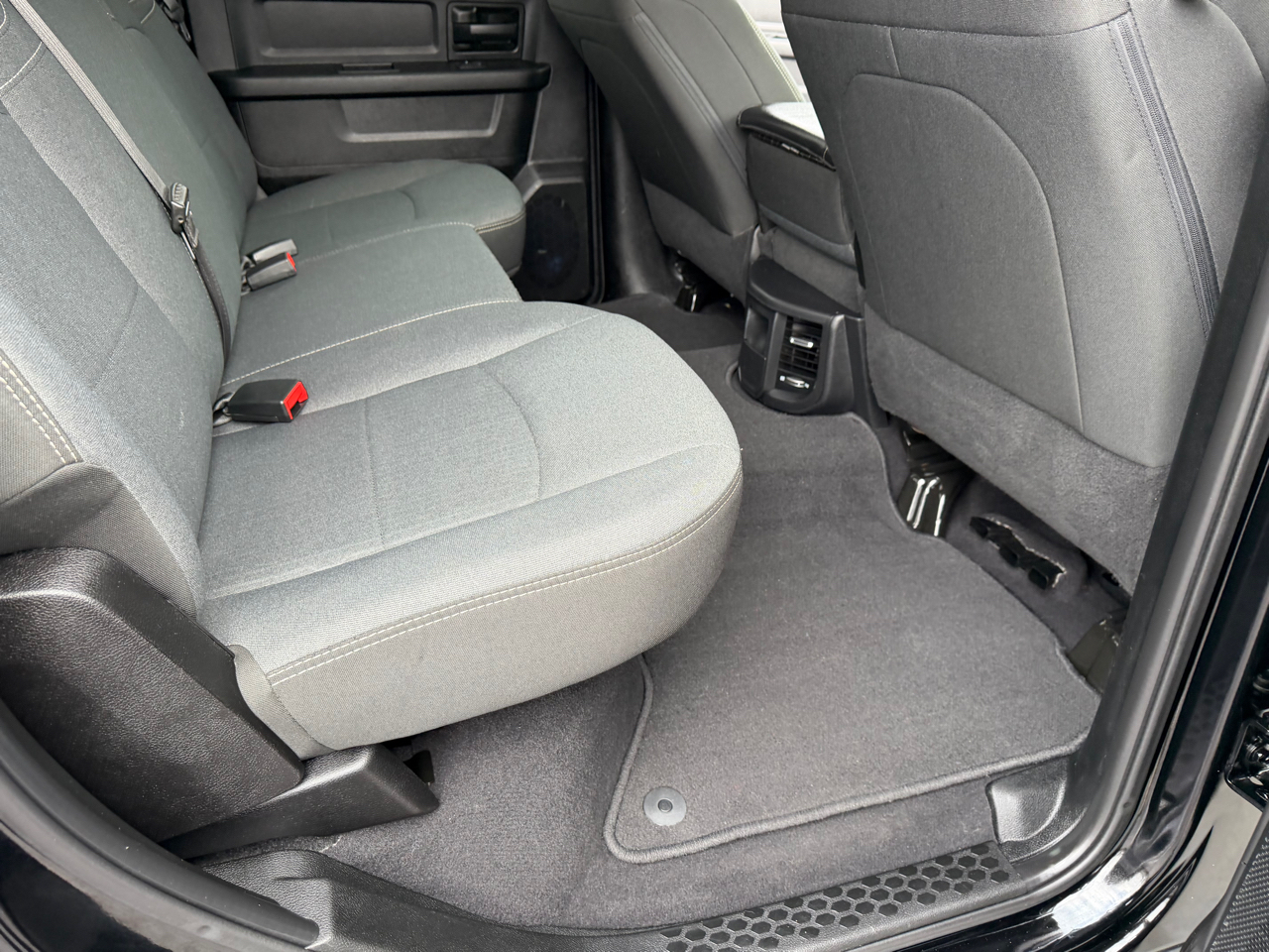 RAM 2500 Tradesman 4x4 Crew Cab 6'4" Box 2020