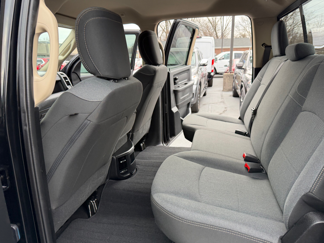 RAM 2500 Tradesman 4x4 Crew Cab 6'4" Box 2020